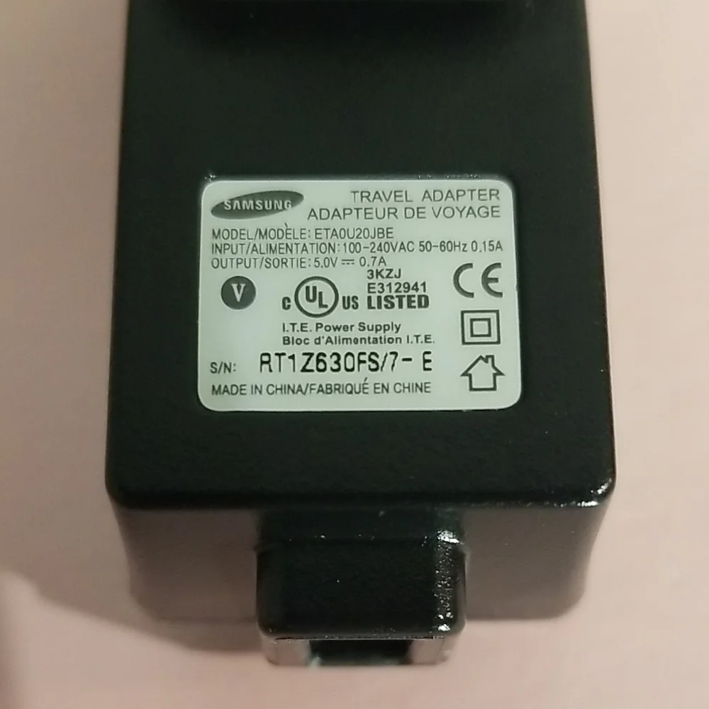 Samsung Travel Adapter (+ USB cable)